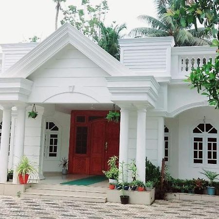 Jinan Palace Guest House Jinan Palace Guest House Nedumbassery Buitenkant foto