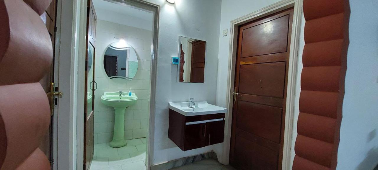 Jinan Palace Guest House Jinan Palace Guest House Nedumbassery Buitenkant foto